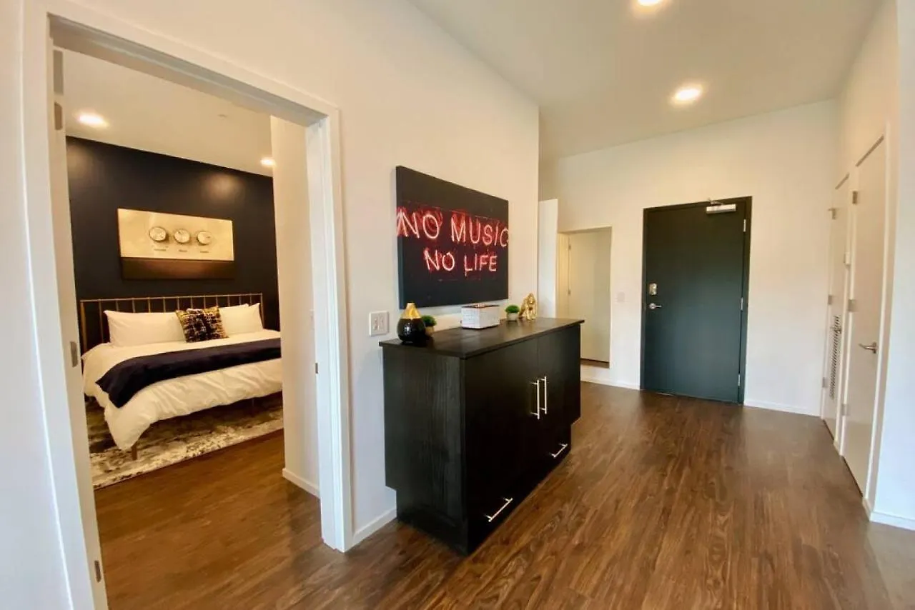 Semesterbostad Chic Modern Nashville Condo Pool, Patio, Parking