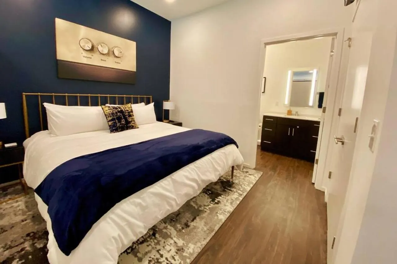 Chic Modern Nashville Condo Pool, Patio, Parking 0*,